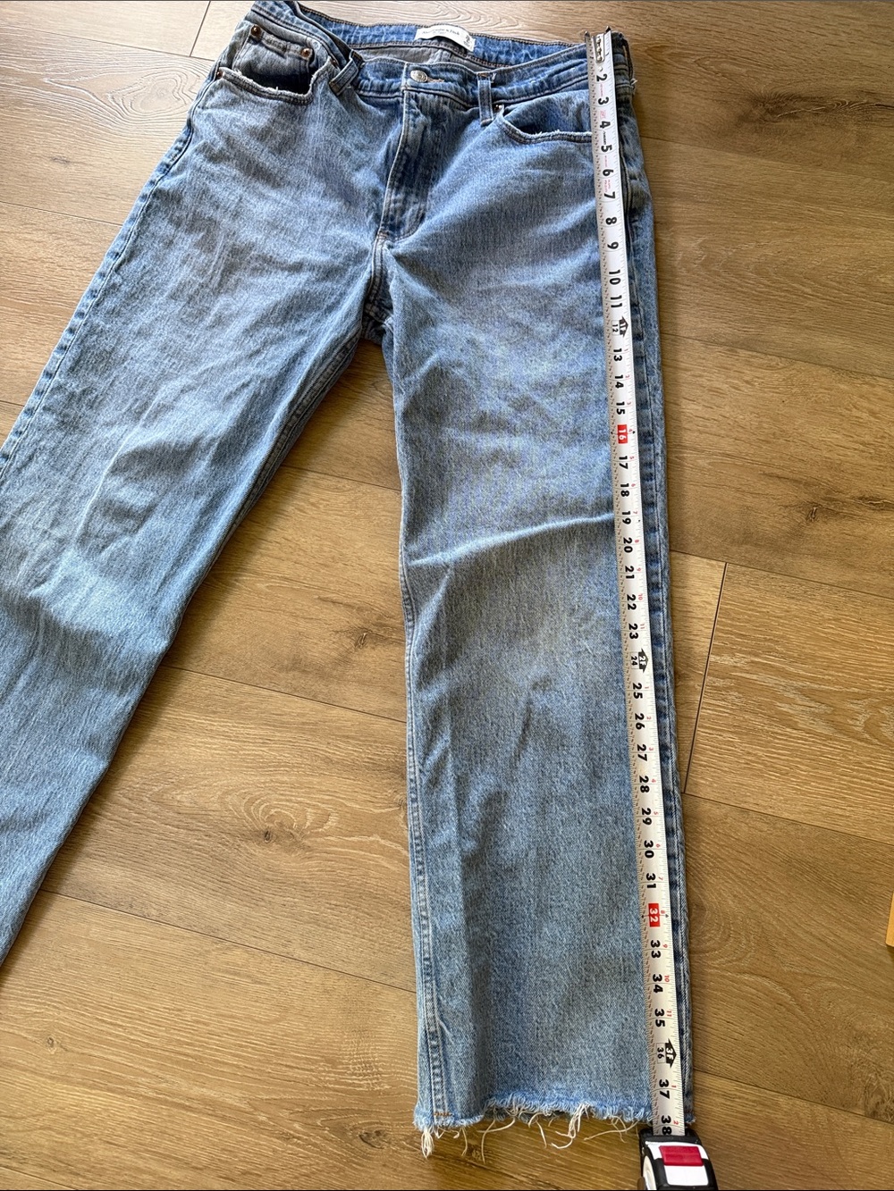 Abercrombie & Fitch Women's Light Blue Straight-Leg Jeans - Size 28 Short - Picture 6 of 7